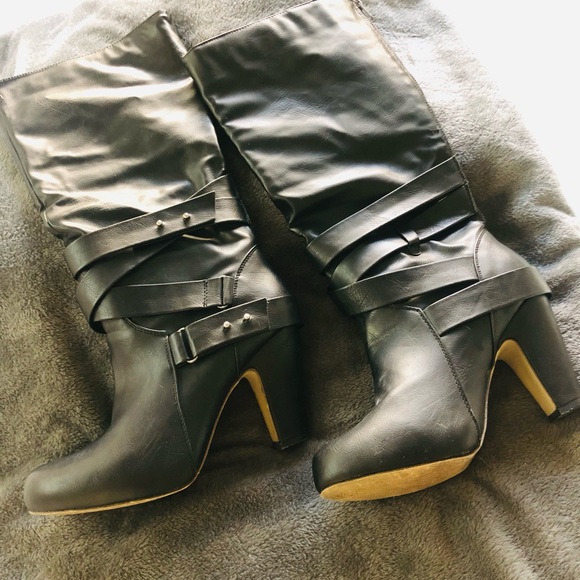 Women’s faux leather boot - Picture 3 of 3